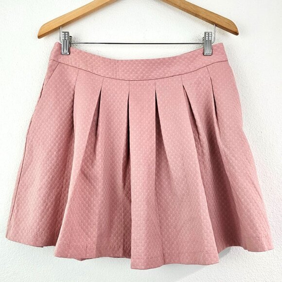 Elle Dresses & Skirts - ELLE Sz 10 Y2K Pink Textured Pleated Skater Skirt Zipper Closure Lined Preppy
